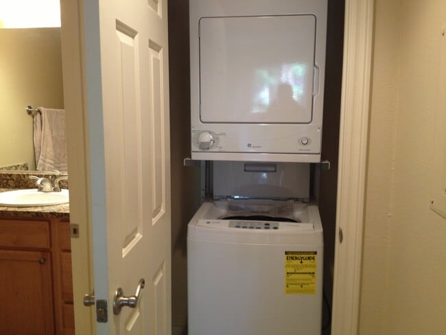 Building Photo - RB Luxury 2 Br Townhome 2 car spots Laundry $3190 TEXT 619-565-3468