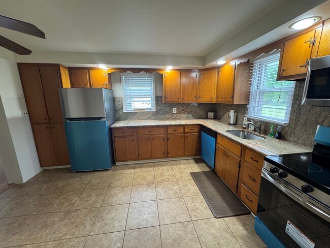 Building Photo - Lower Gywnedd 3 Bedroom 1.5 Bath Colonial in Penllyn Pa $2,750/month