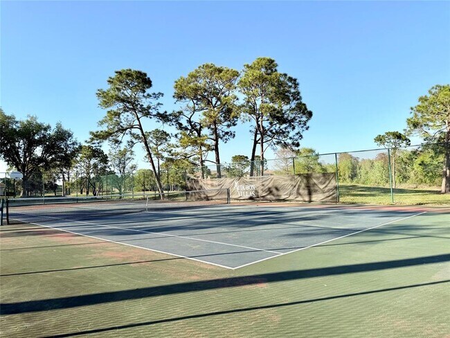 Building Photo - 13827 Fairway Island Dr