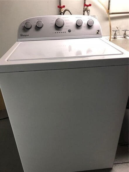 Building Photo - 356 Orient Ave