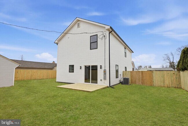 Building Photo - 31 Swan Ln