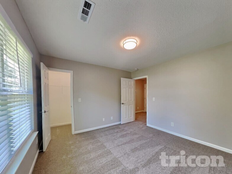 Building Photo - 1709 Fern Hill Dr