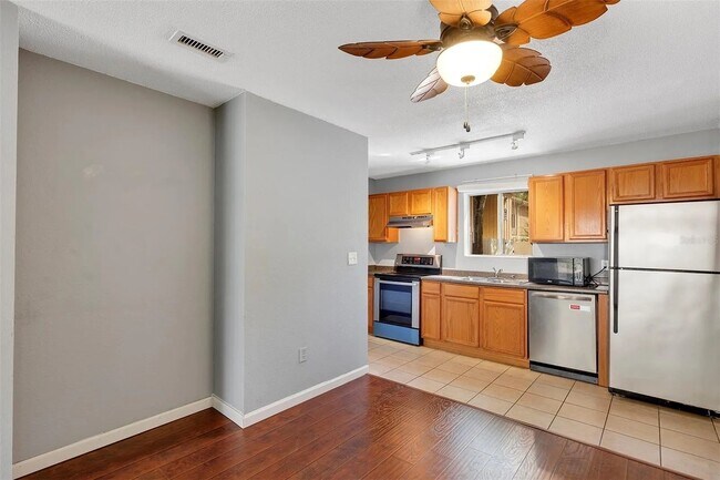 Building Photo - Hawthorne Reserve Condo