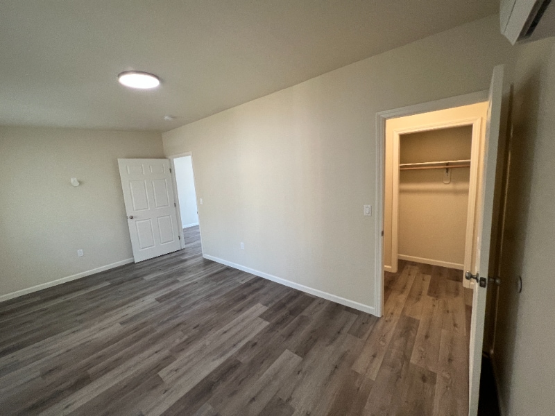 Building Photo - 934 N Van Ness Ave