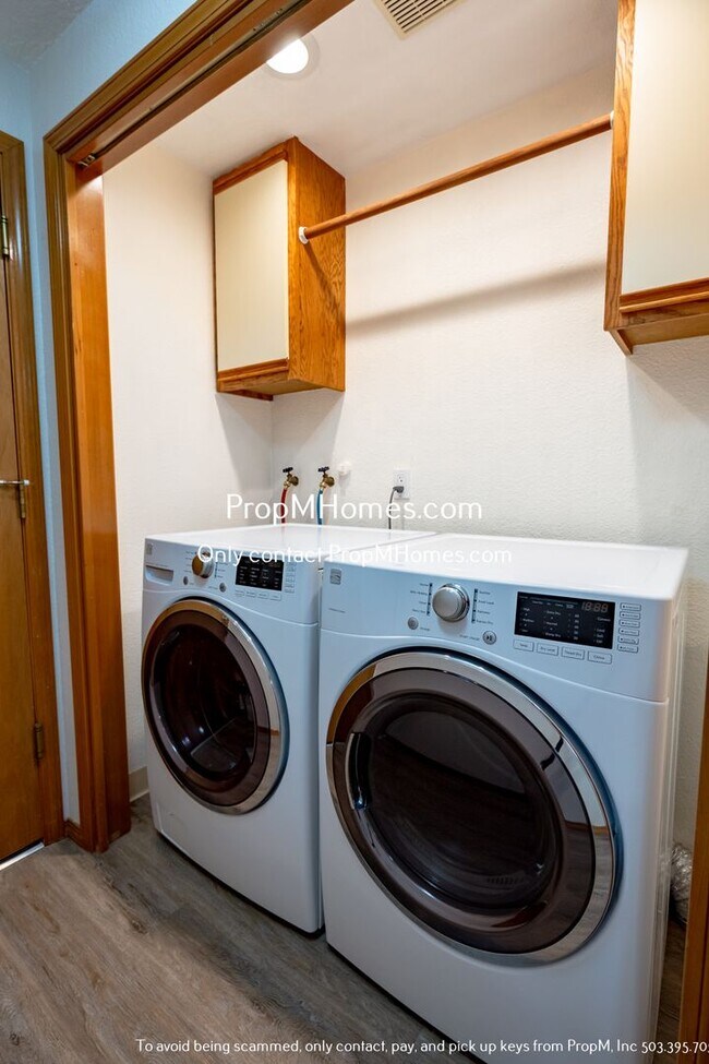 Building Photo - Bright Two Bedroom Home in Oak Grove!