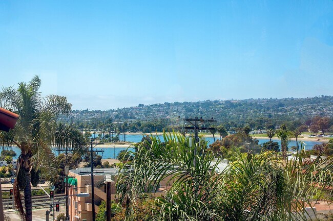 Building Photo - 2510 Clairemont Dr