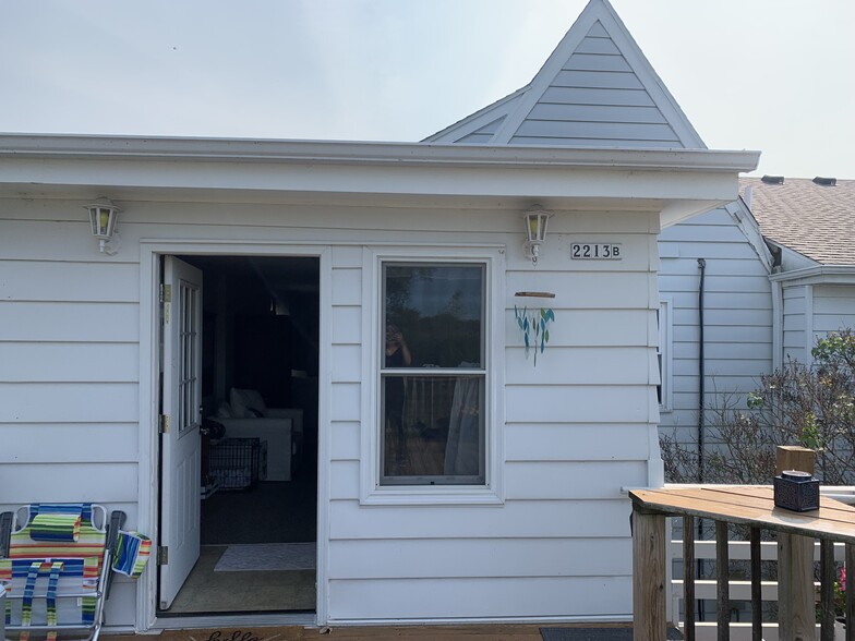 entrance from deck - 2213 Stonecroft Dr