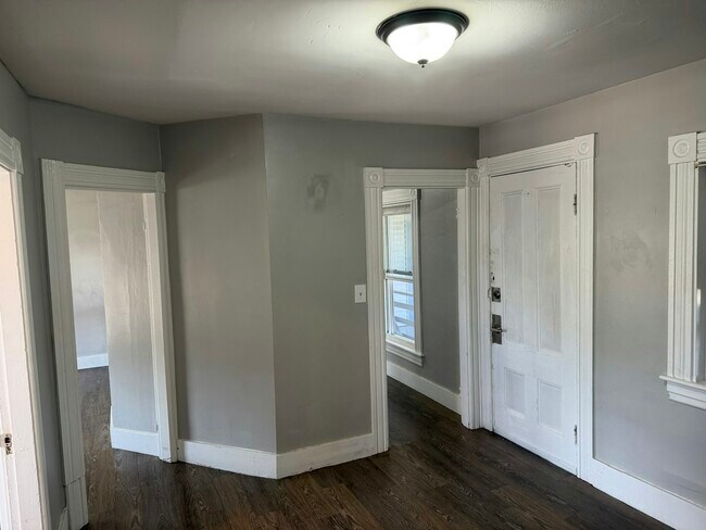 Building Photo - 319 Hanover St