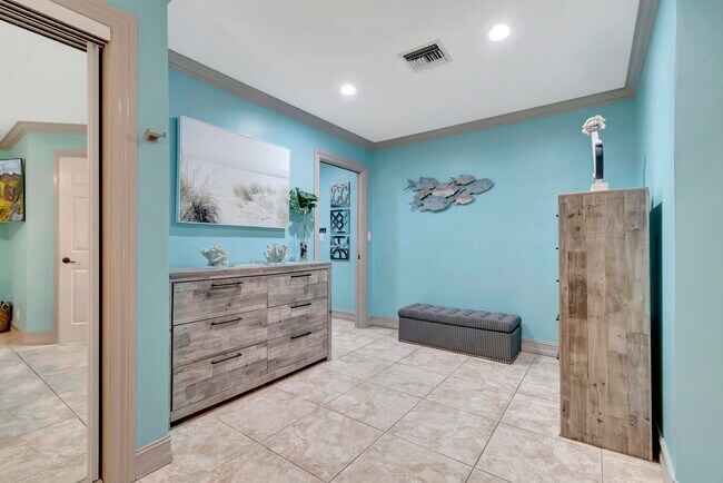 Building Photo - 310 Gulfstream Dr