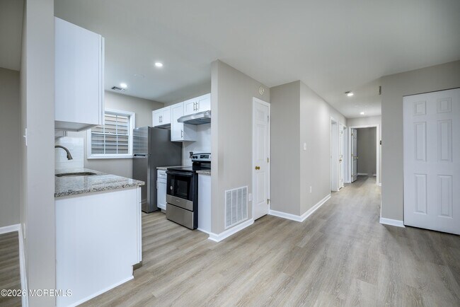 Building Photo - 114 Watson Ave
