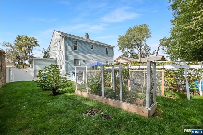 Building Photo - 25 Smith Ave