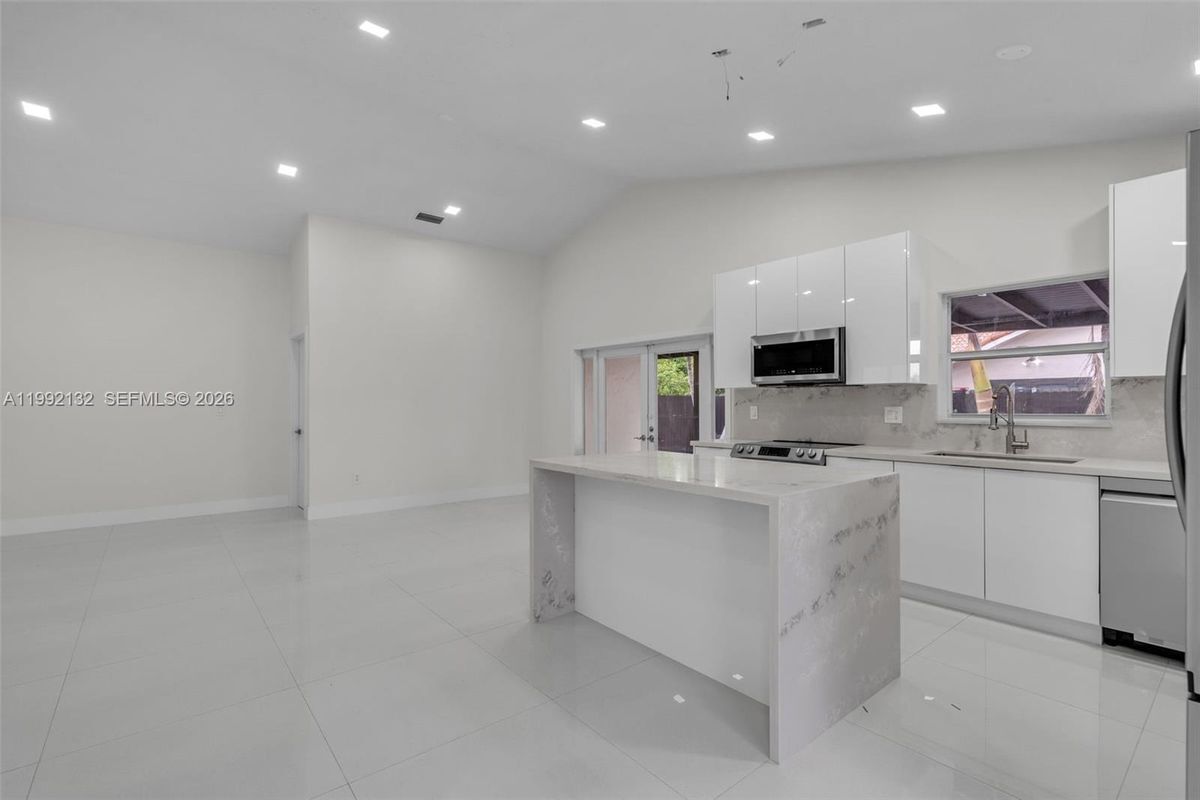 Building Photo - 803 NW 133rd Ct