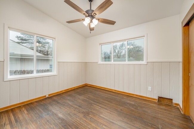 Building Photo - 1520 N Yale Blvd