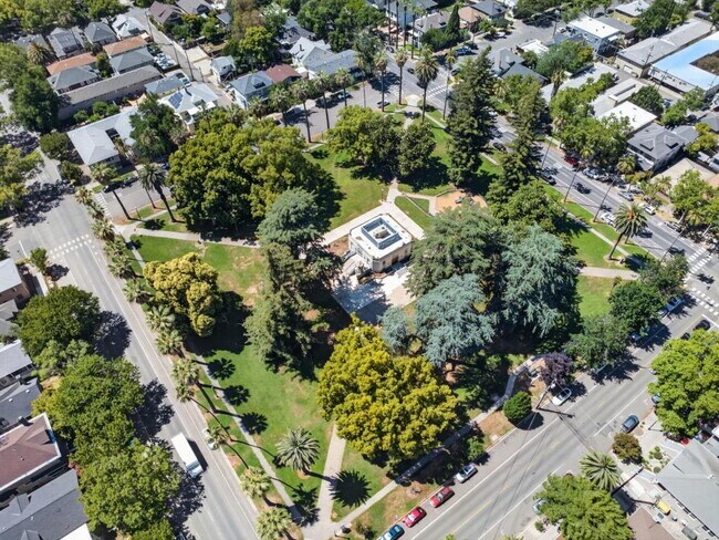 Building Photo - Charming 3-Bed Home in Sacramento with 2.5 Baths