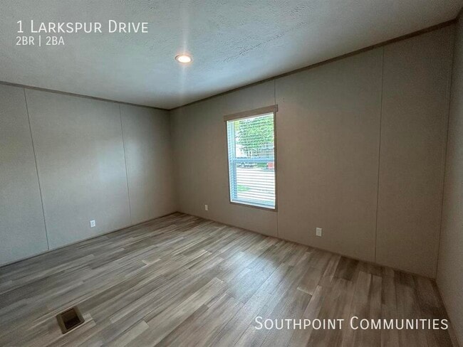 Building Photo - 1 Larkspur Dr