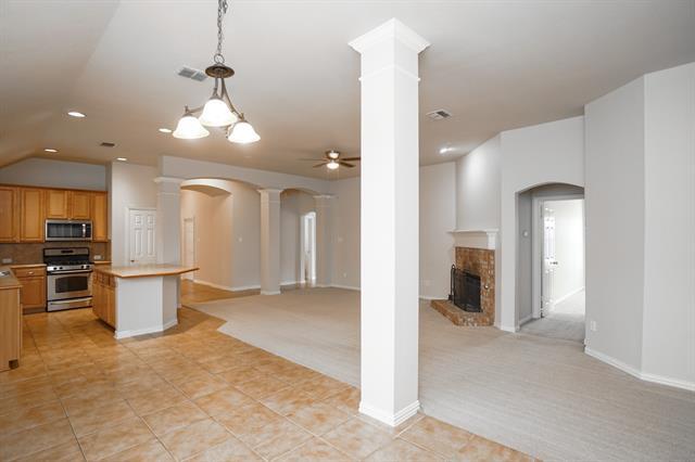 Building Photo - 1424 Canary Dr