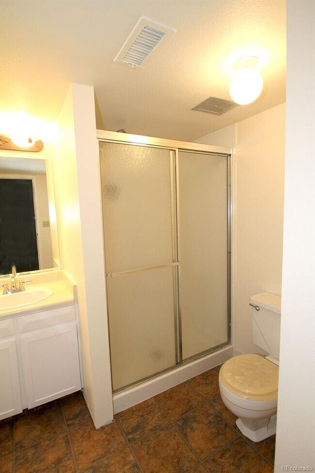 Building Photo - 3 bed 2 bath Condo in Centennial!