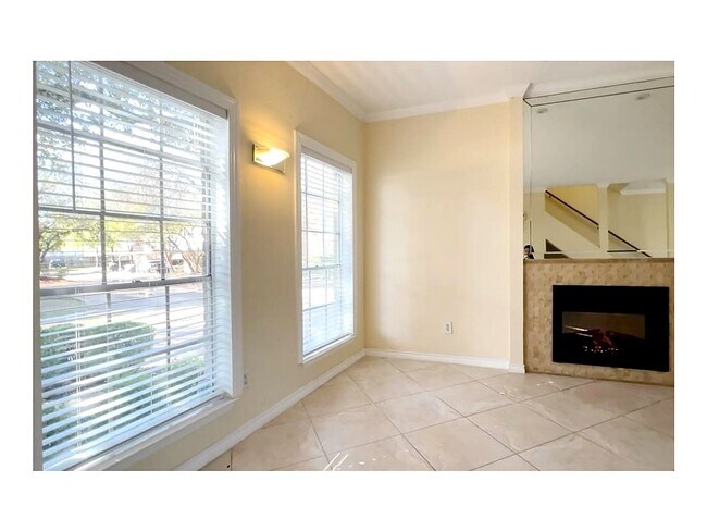 Building Photo - 11710 Southlake Dr