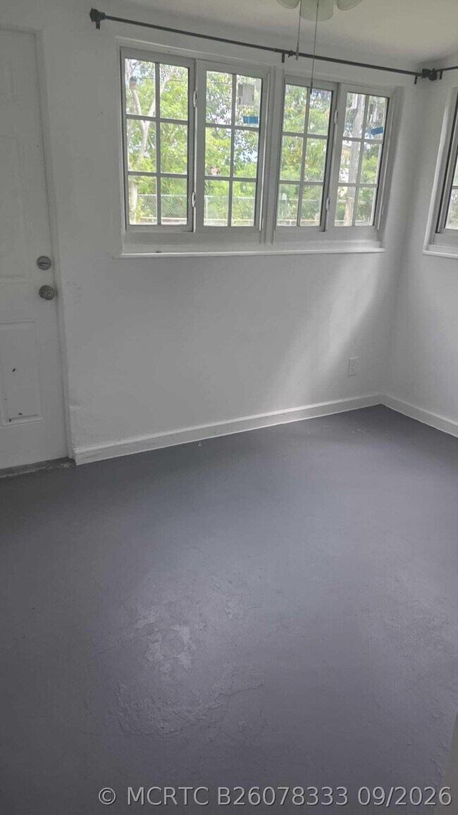 Building Photo - 330 W 29th St
