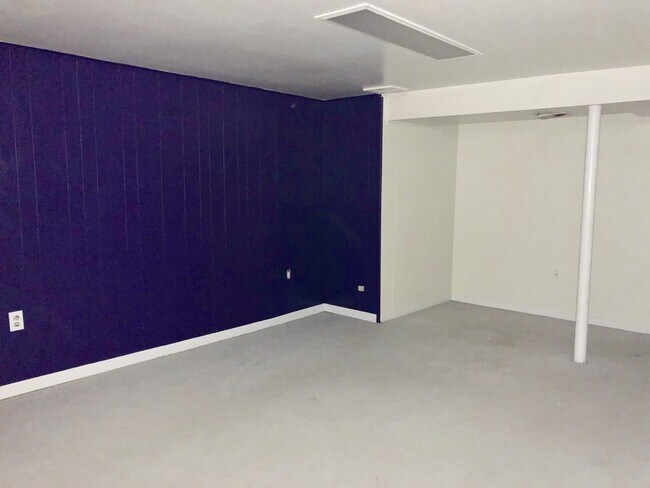 Building Photo - 8564 Gradien Dr