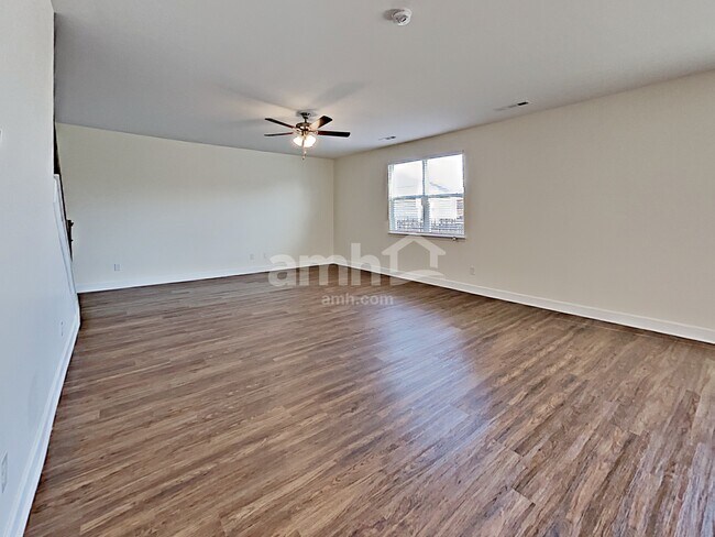 Building Photo - 5205 Lake Maxwell Dr