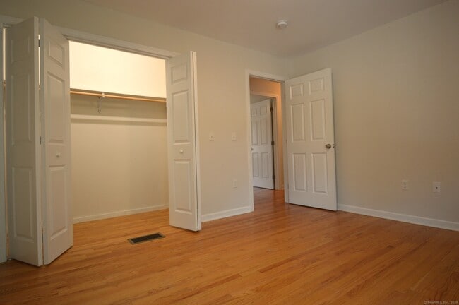 Building Photo - 173 Saybrook Rd