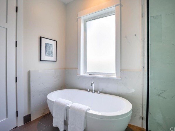 Primary Bathroom - 506 25th St