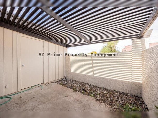 Building Photo - 2141 E Kirkland Ln