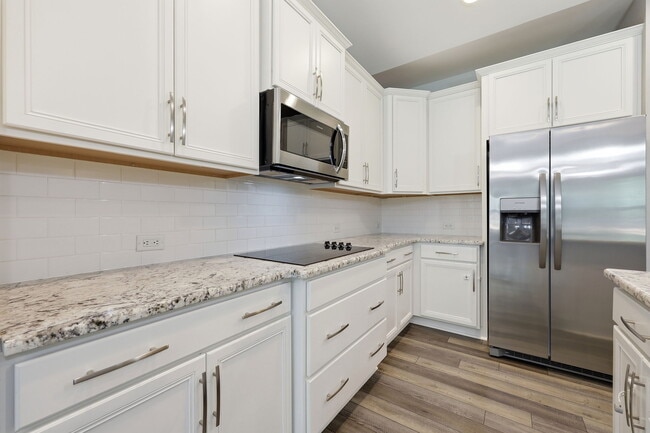 Building Photo - 511 Pondpine Ln