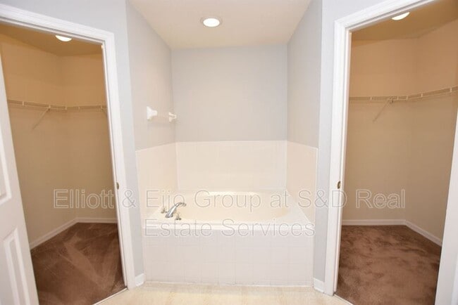 Building Photo - 1615 Laurel Meadows Dr