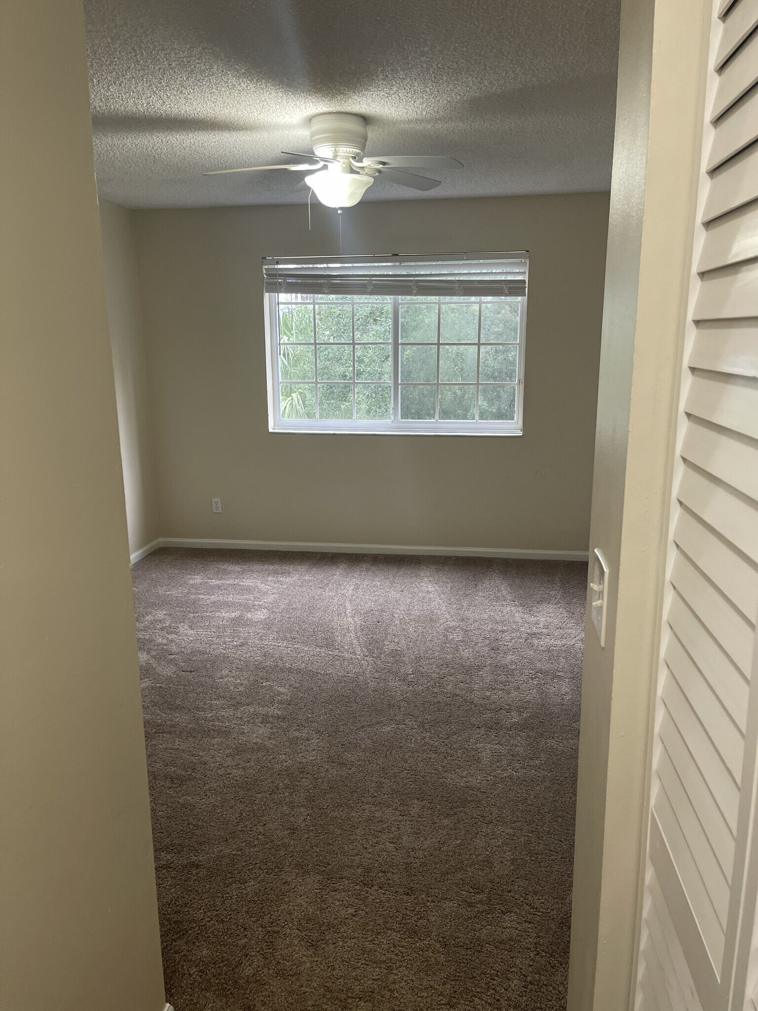 entry to 2nd bedroom - 1250 Wildwood Lakes Blvd