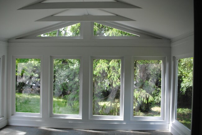 Building Photo - 9836 Longwood Cir