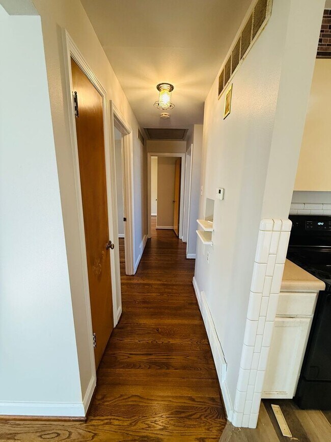 Building Photo - Spacious 3 bedroom home for Rent in Bellefontaine Neighbors