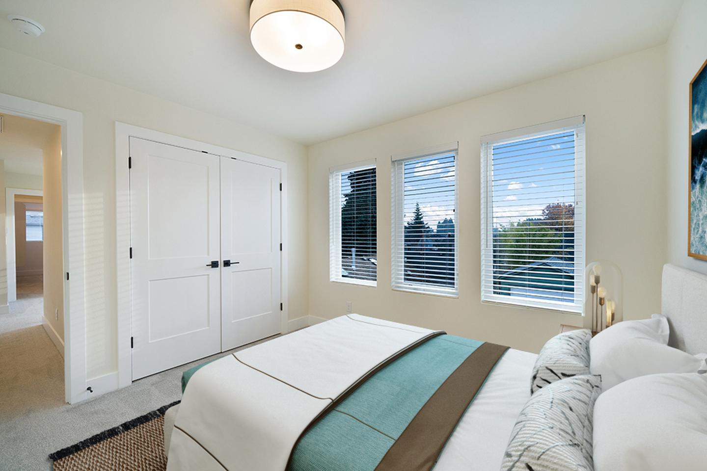 Building Photo - Luxurious University Park townhome near St Johns