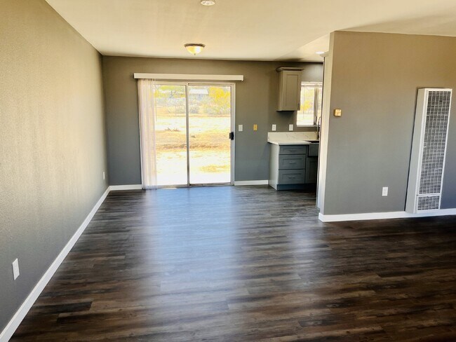 Building Photo - Two bedroom Home in South Joshua Tree