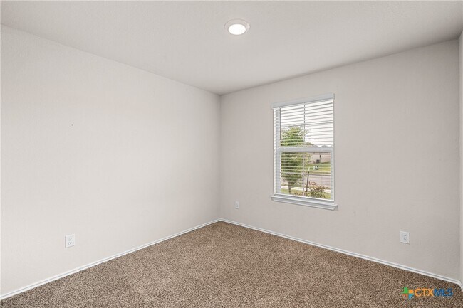 Building Photo - 5102 Karen Grn Dr