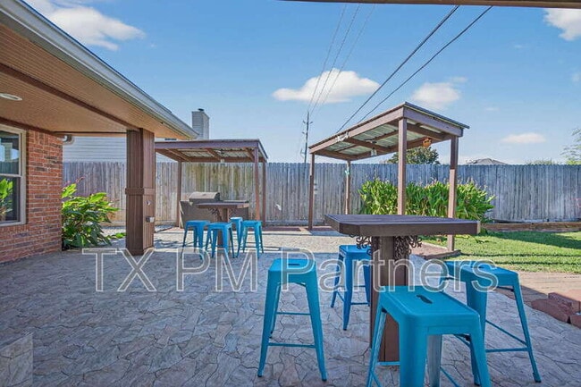 Building Photo - 23410 Stratsborough Dr