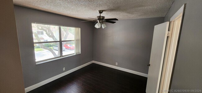 Building Photo - 6327 Walk Cir
