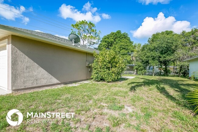 Building Photo - 13 43rd Ct