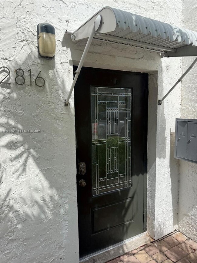 Building Photo - 2816 Pine Tree Dr