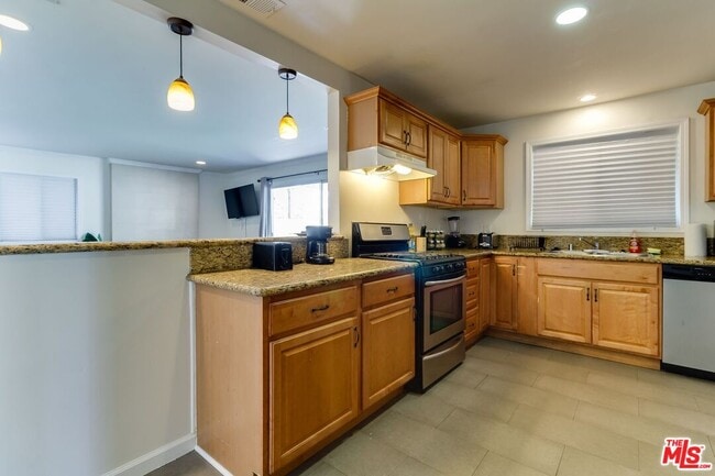 Building Photo - 11257 Collett Ave