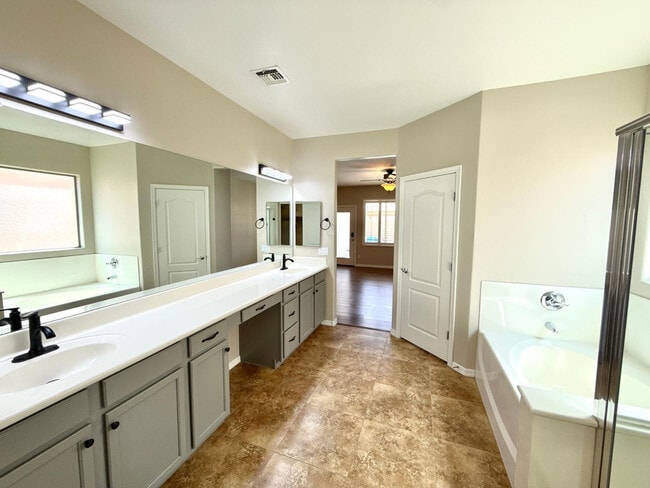 Building Photo - 17455 W Meadow Ln