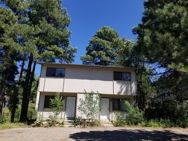 Building Photo - 2 Bed, 1 Bath Townhouse next to NAU!! Stud...