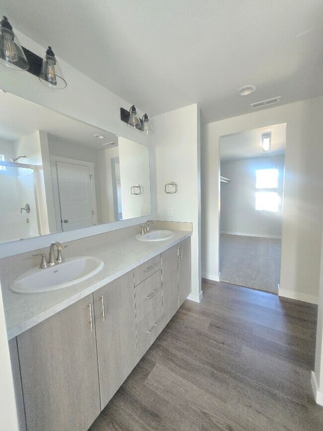 Building Photo - Beautiful Brand New home