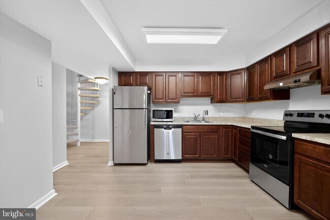 Building Photo - 7 Pickering Ct