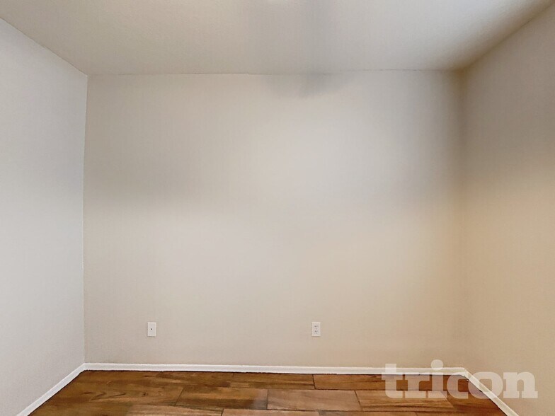 Building Photo - 873 E Geona St