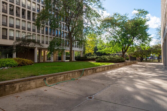 Building Photo - 1401 E 55th St