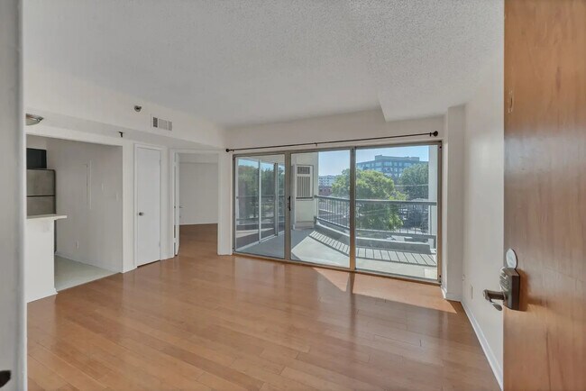 Primary Photo - 900 19th Ave S