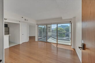 Building Photo - 900 19th Ave S