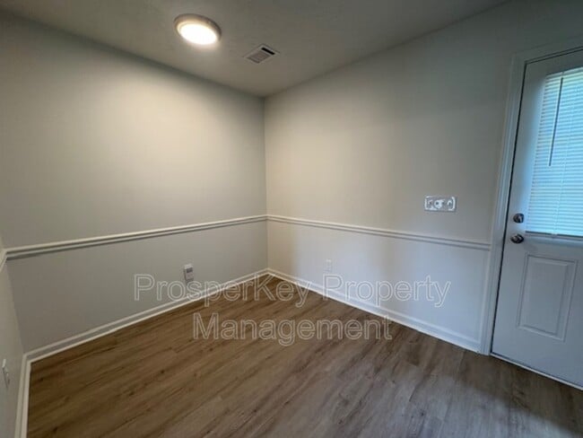 Building Photo - 2303 Nail Ct